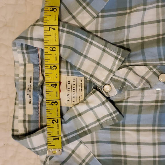 Levi’s Modern Fit Button Up - Picture 9 of 9